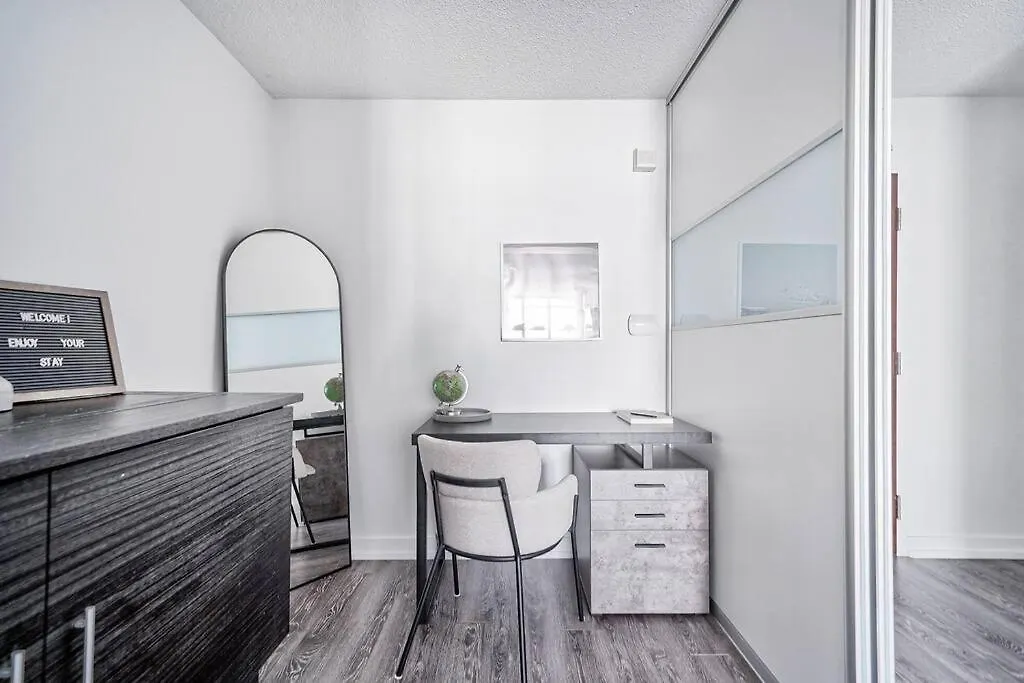 Designer 2Br Downtown Condo, Rogers Center Τορόντο 0*,  Καναδάς
