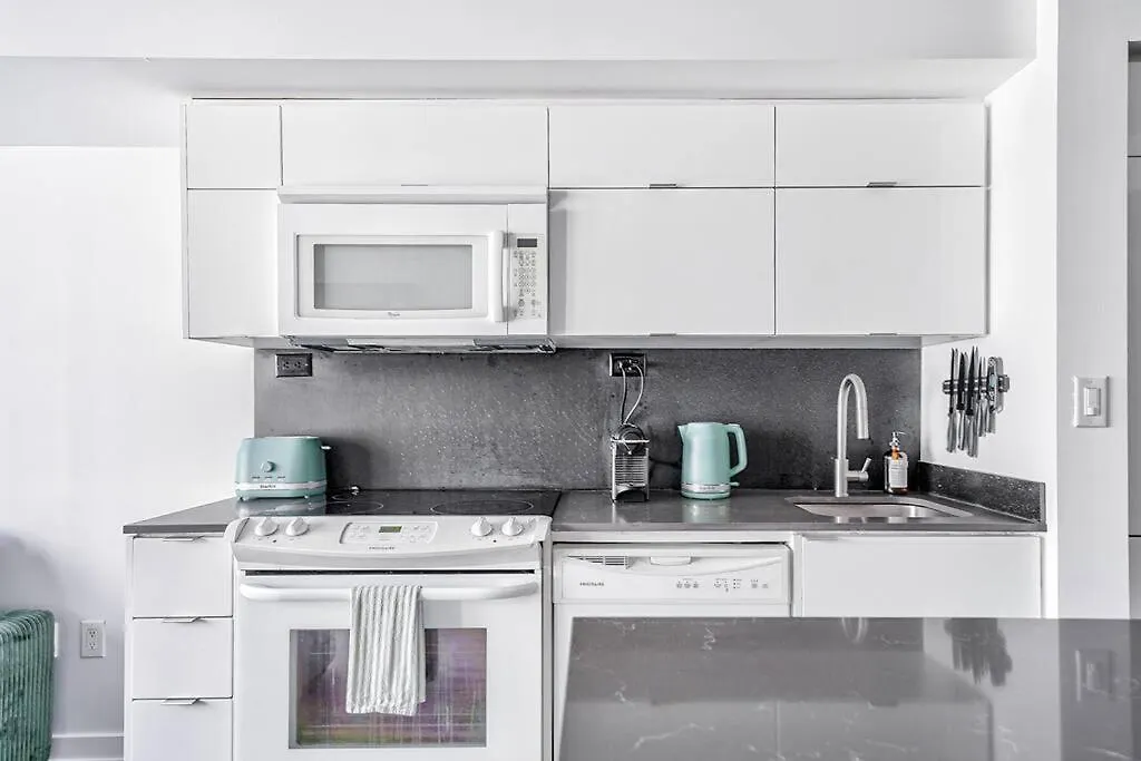 Designer 2Br Downtown Condo, Rogers Center Τορόντο 0*,