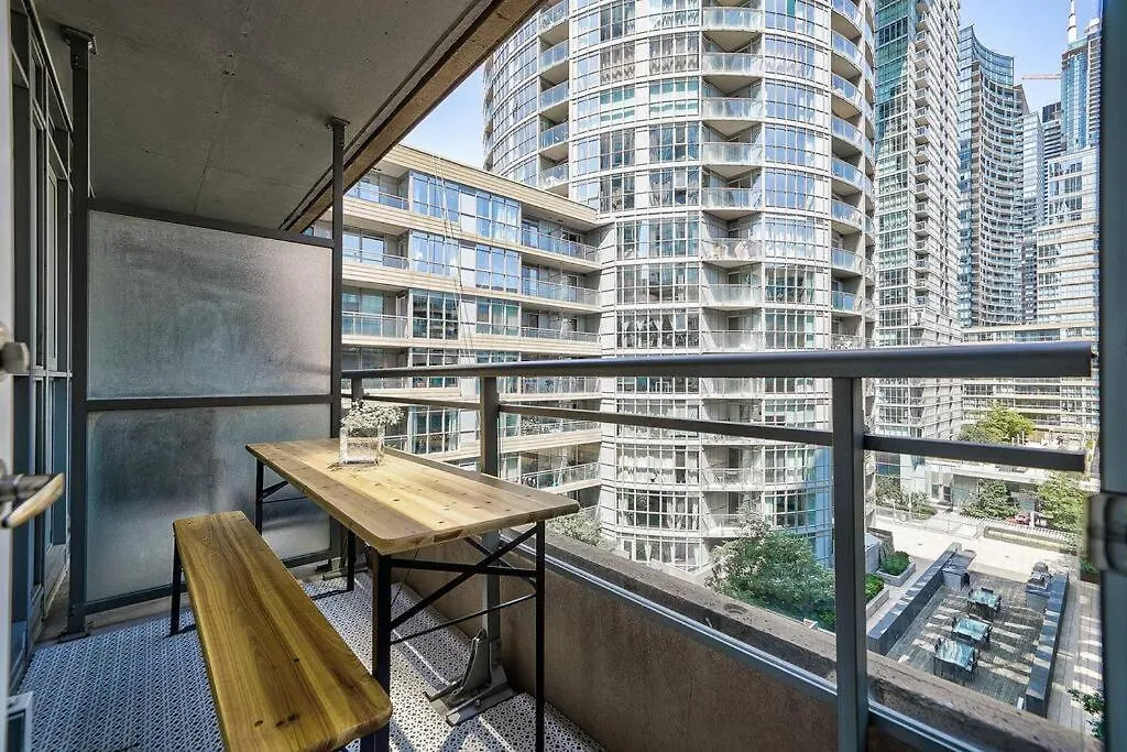 Designer 2Br Downtown Condo, Rogers Center Toronto Canada